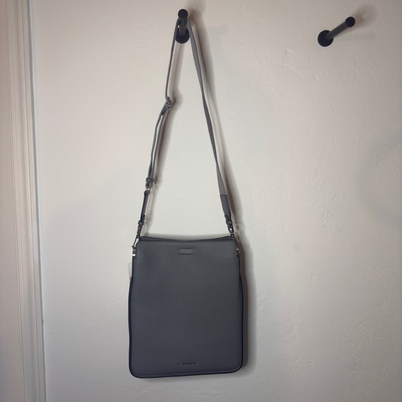 NWT CALVIN KLEIN CROSSBODY BAG - Picture 1 of 6